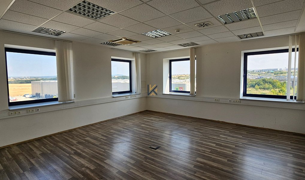 Pronájem kanceláře 555 m², Nupaky – náhled fotky 5