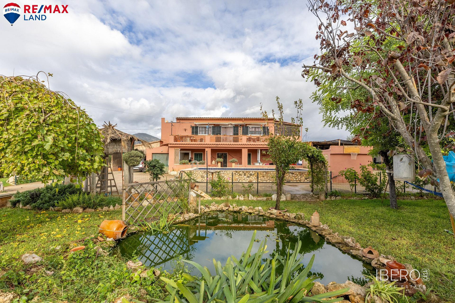 Prodej domu 400 m² s pozemkem 2 099 m²