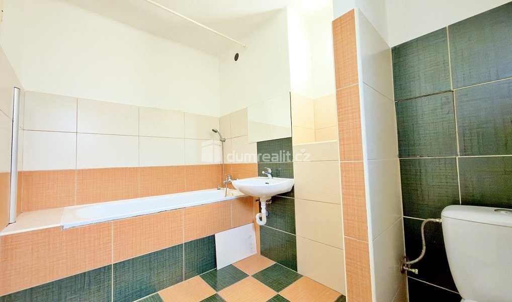Prodej bytu 2+1 65 m², Ostrov – náhled fotky 4