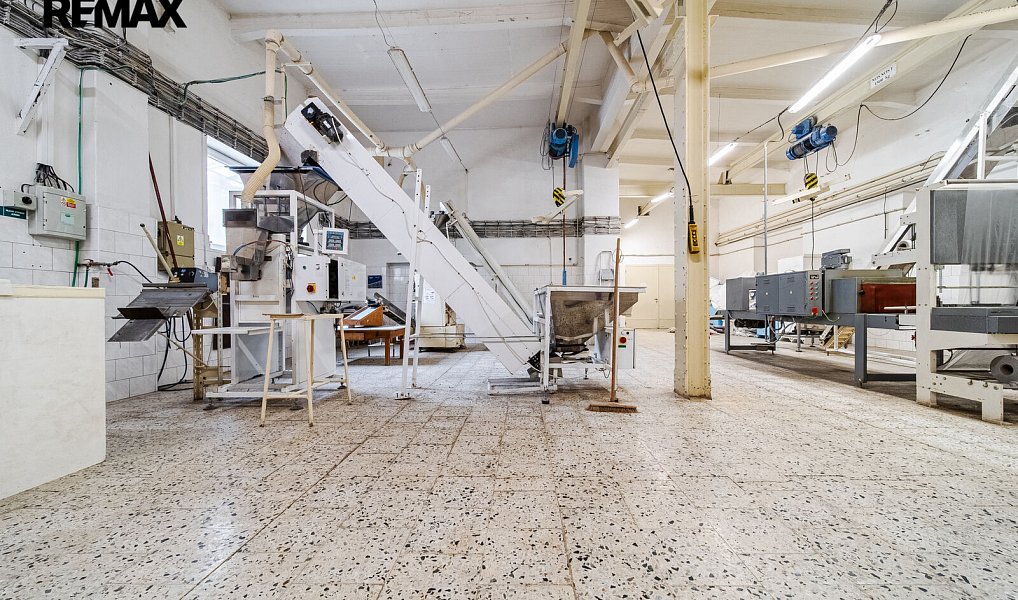 Prodej výrobních prostor 4 050 m², Pouzdřany – náhled fotky 23