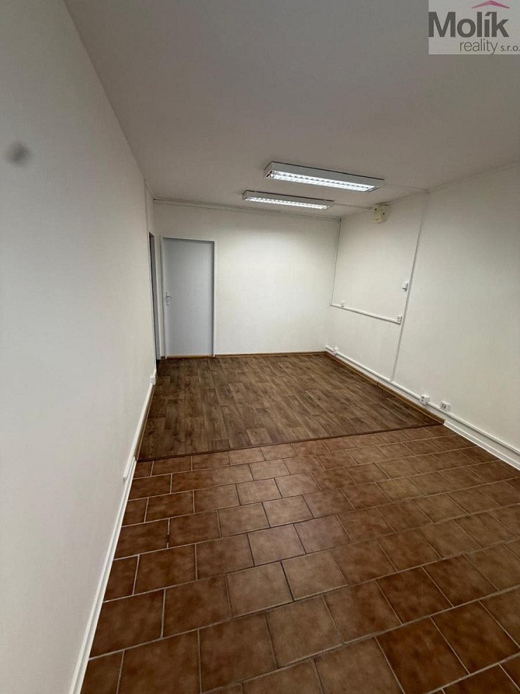 Prodej kanceláře 55 m² – fotografie 3