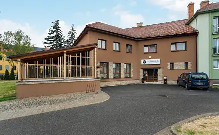 Prodej ubytovacího objektu 800 m², nám. Republiky, Oslavany, okres Brno-venkov