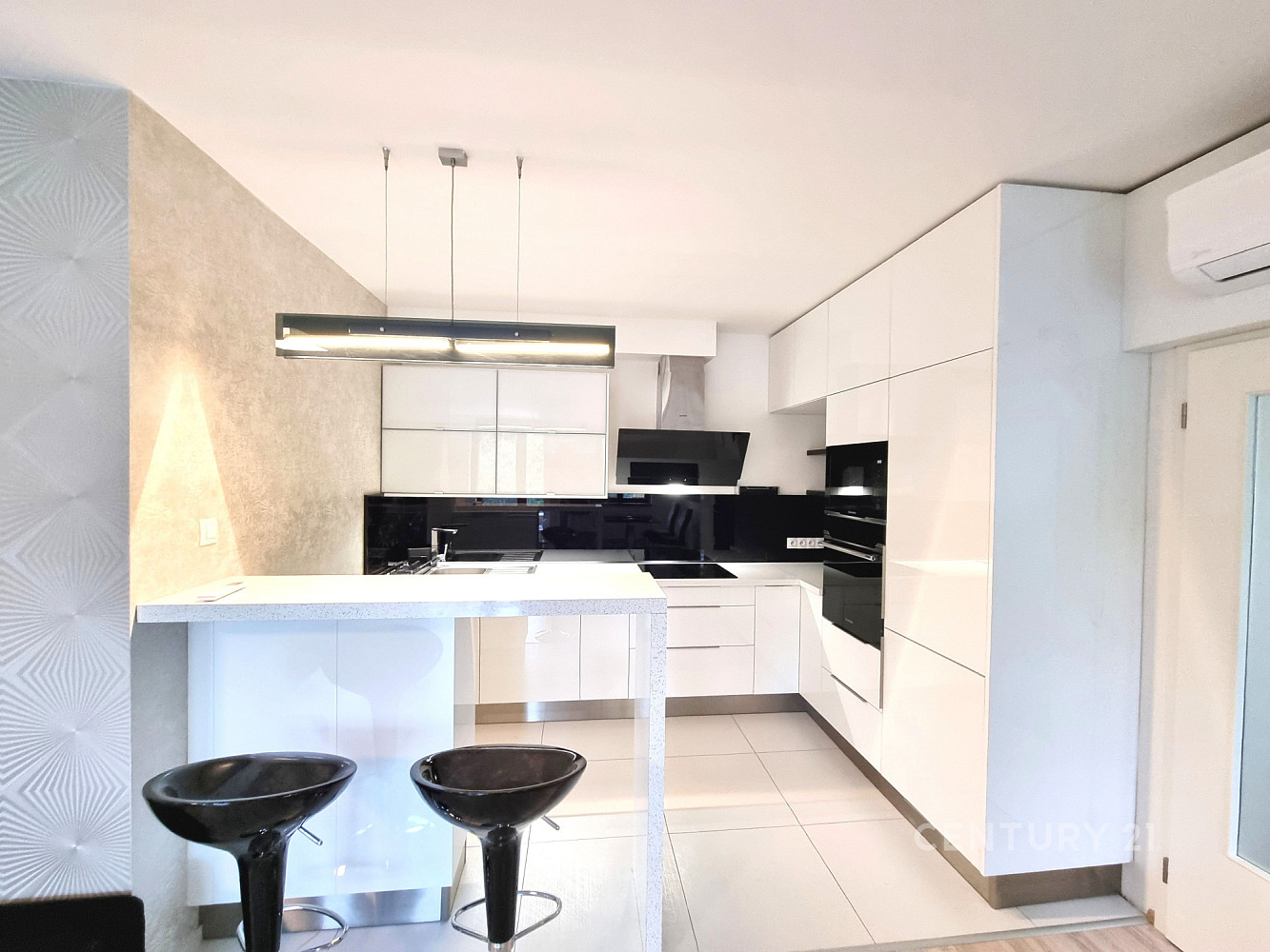 Pronájem bytu 3+kk 95 m² – fotografie 3