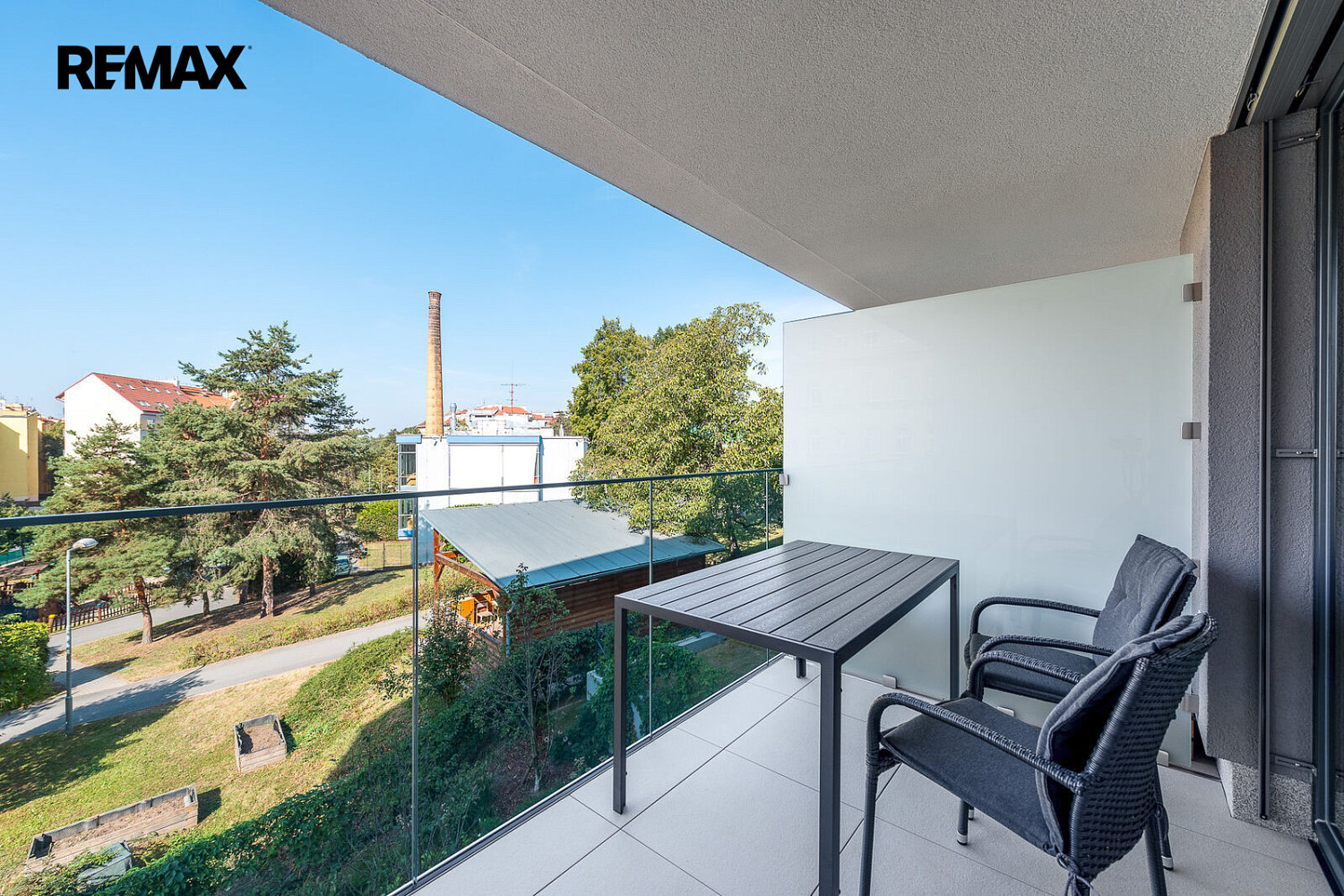 Pronájem bytu 1+kk 33 m² – fotografie 2