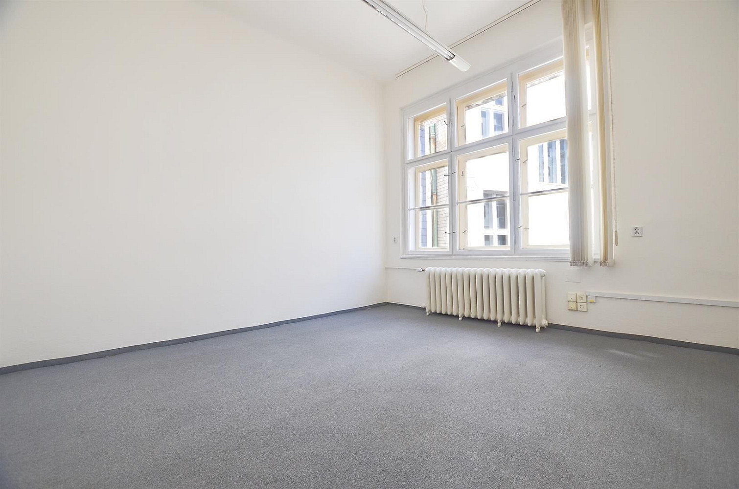 Pronájem kanceláře 12 m² — photo 2