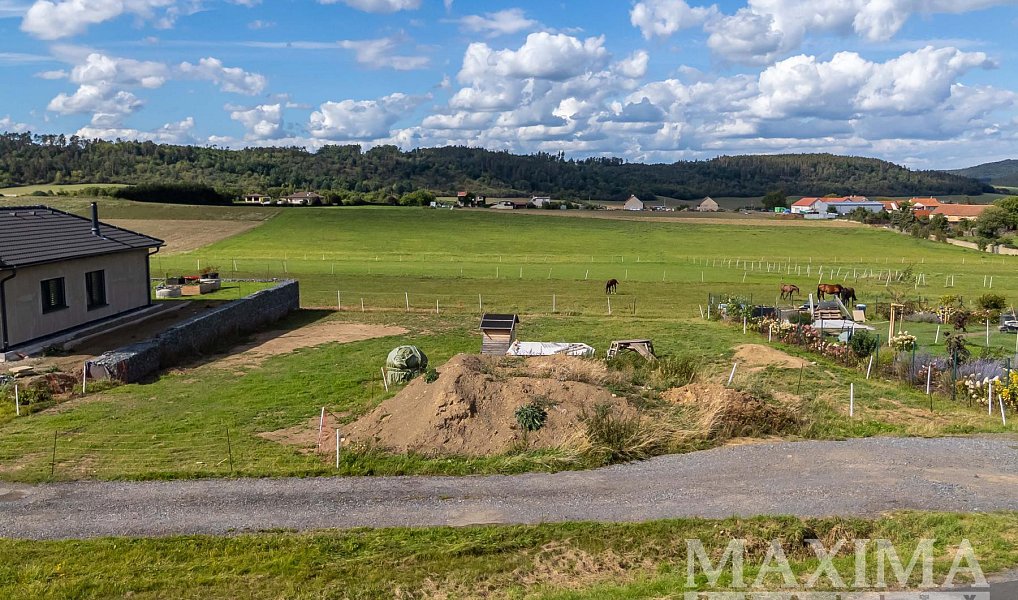 Prodej stavebního pozemku 1 000 m², Chlustina – náhled fotky 13