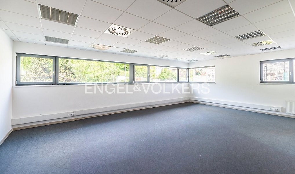 Pronájem kanceláře 130 m², Praha – fotka 1 z 7