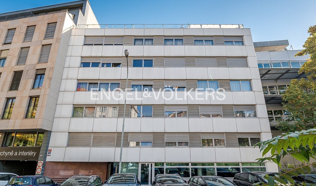 Pronájem kanceláře 80 m², Praha – fotka 1 z 8
