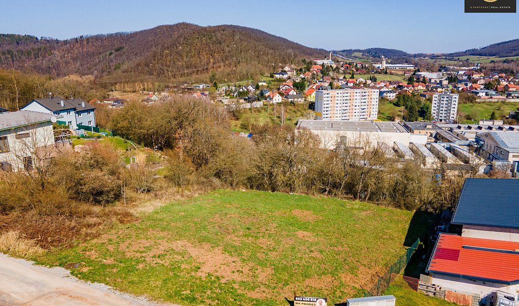 Prodej stavebního pozemku 915 m², Loděnice – náhled fotky 2