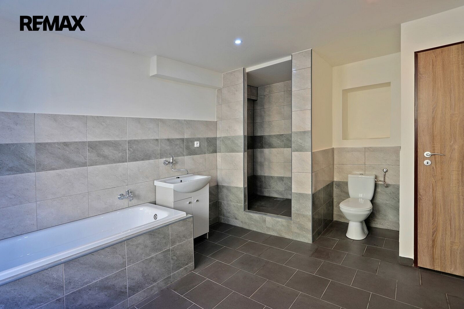 Prodej domu 200 m² s pozemkem 213 m²