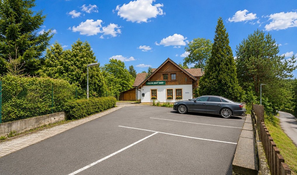 Prodej ubytovacího objektu 280 m², Nový Bor – náhled fotky 7
