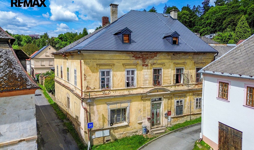 Prodej domu 677 m² s pozemkem 1 103 m², Úterý – fotka 1 z 23