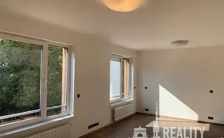 Pronájem bytu 1+kk 38 m², Hanusova, Praha 4 - Michle
