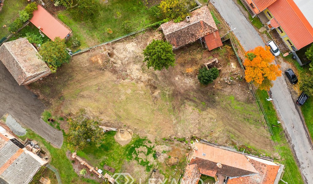 Prodej stavebního pozemku 1 165 m², Mackovice – fotka 1 z 27