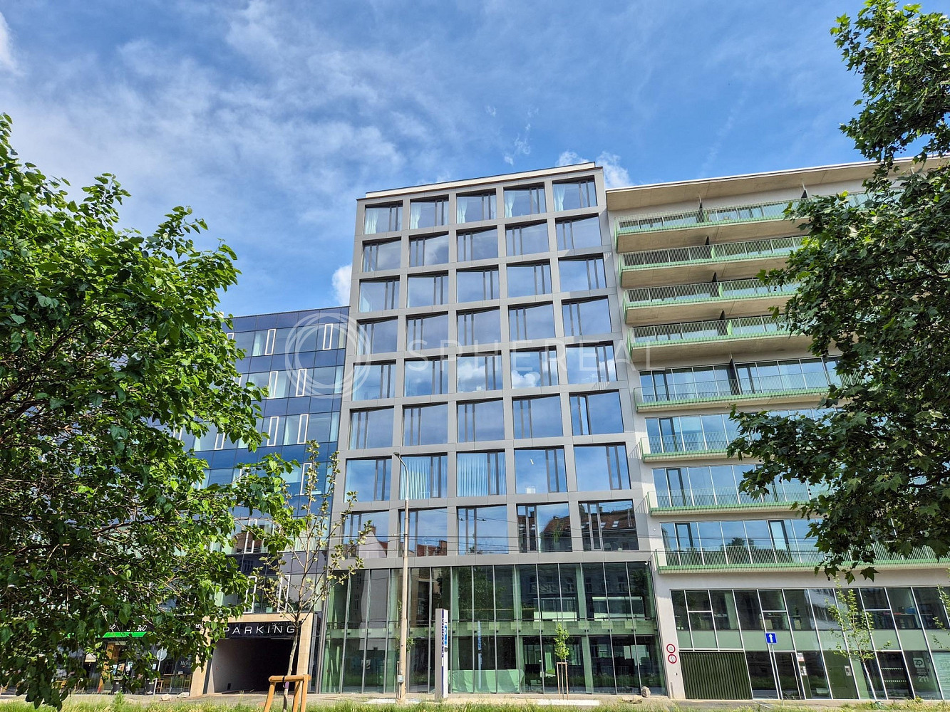 Pronájem kanceláře 420 m²