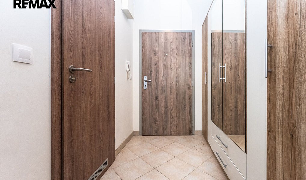 Pronájem bytu 1+kk 33 m², Praha – náhled fotky 19