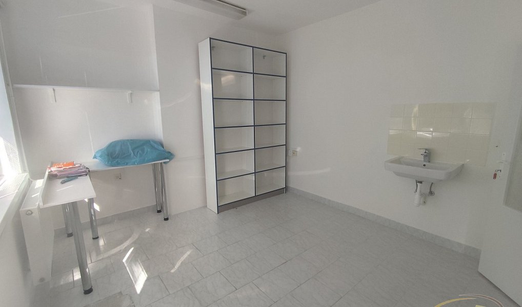 Pronájem obchodních prostor 14 m², Třeboň – náhled fotky 4