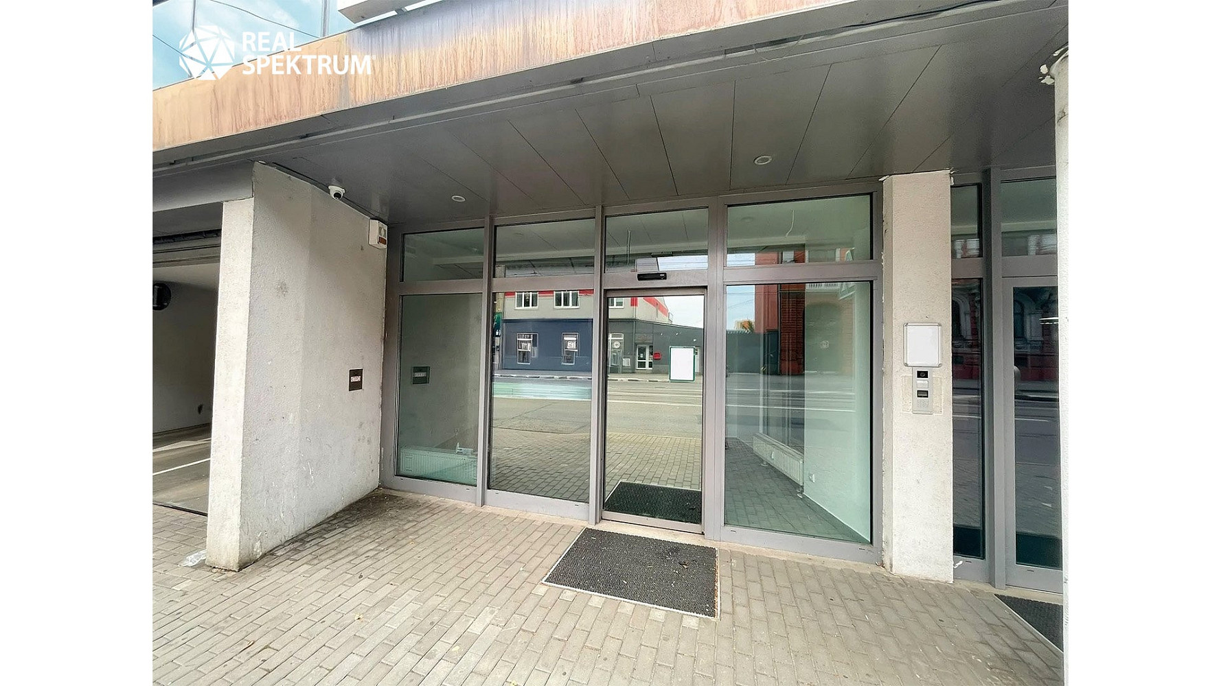 Pronájem obchodních prostor 73 m² – fotografie 2