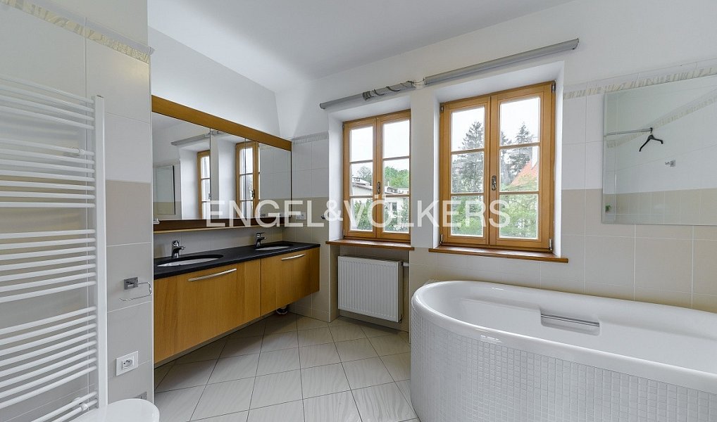 Pronájem bytu 4+kk 202 m², Praha – náhled fotky 10