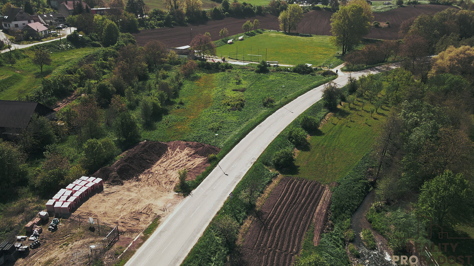 Prodej stavebního pozemku 792 m² – fotografie 4