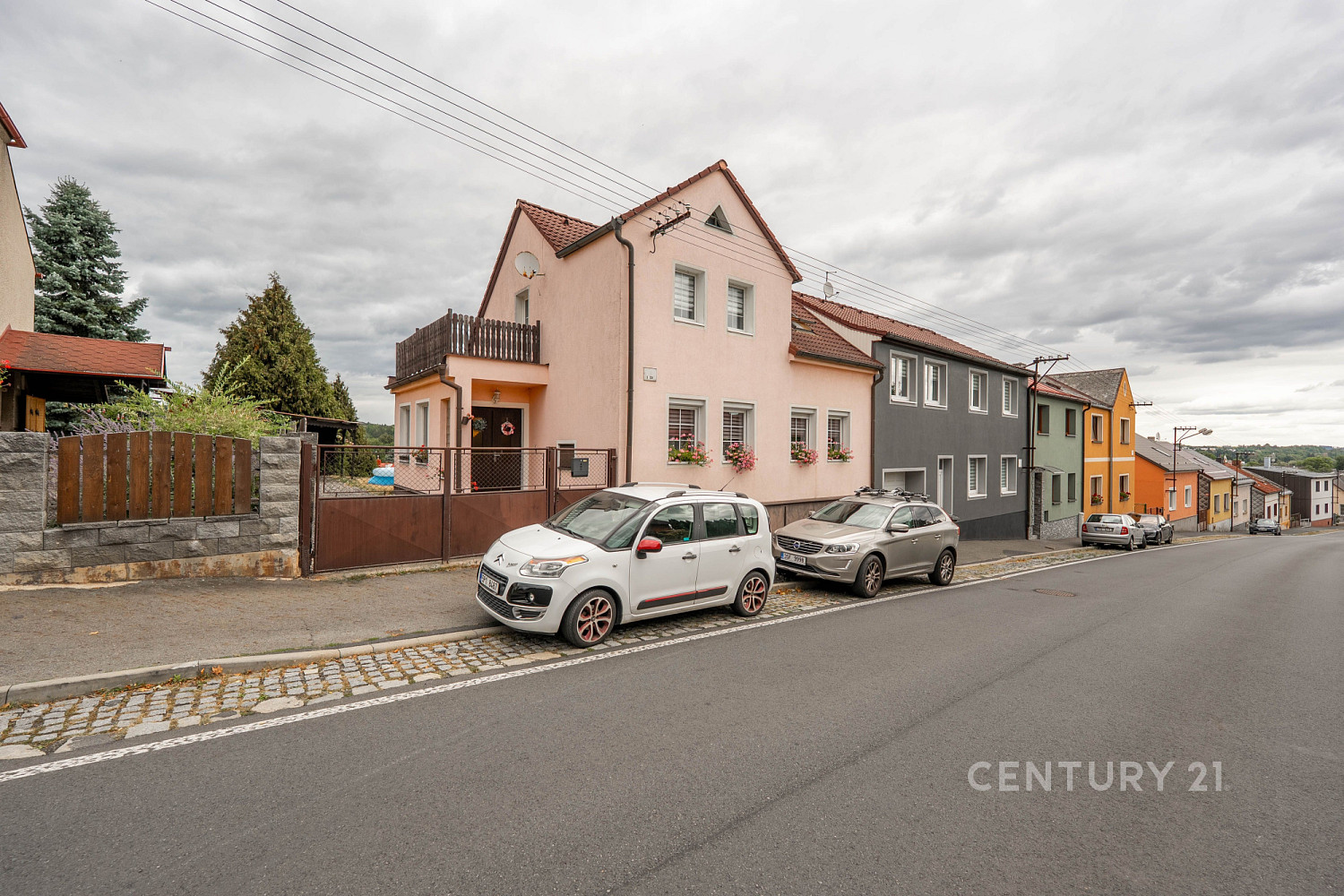 Prodej domu 196 m² s pozemkem 932 m²