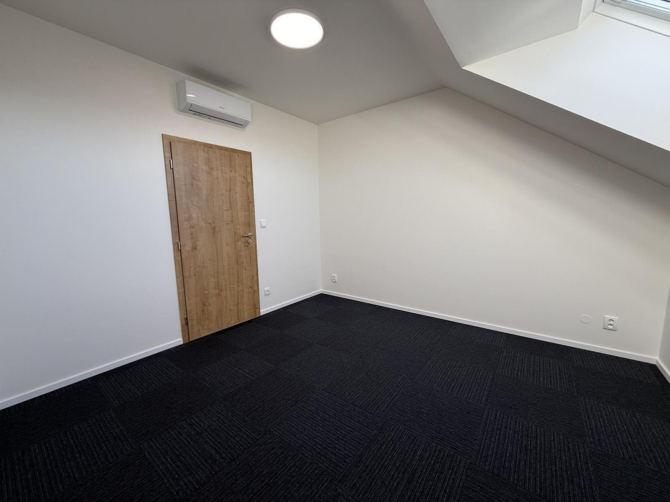 Pronájem kanceláře 13 m² – fotografie 3
