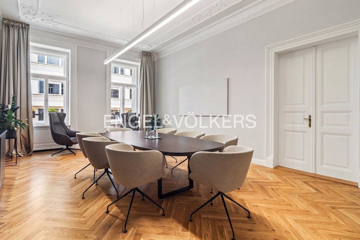 Pronájem kanceláře 381 m² – fotografie 2
