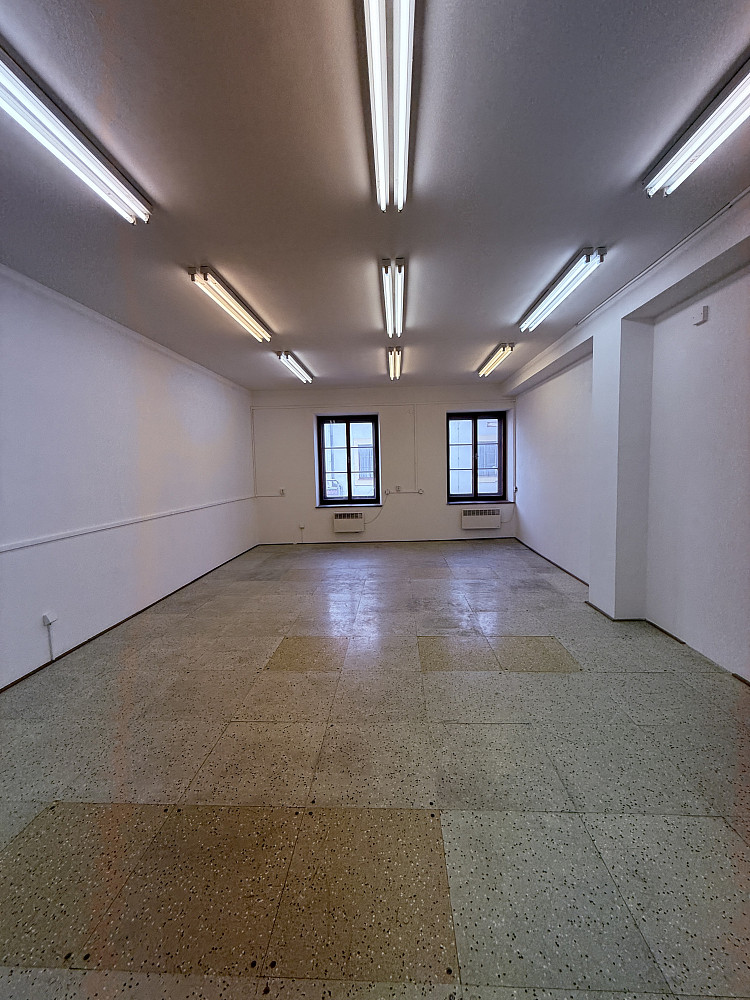 Pronájem kanceláře 77 m² – fotografie 2