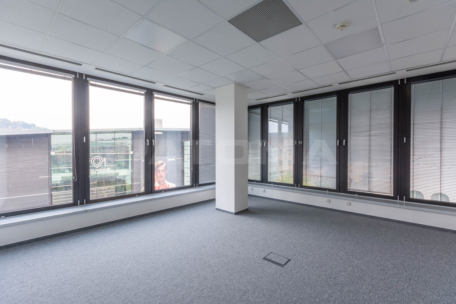 Pronájem kanceláře 375 m² – fotografie 5