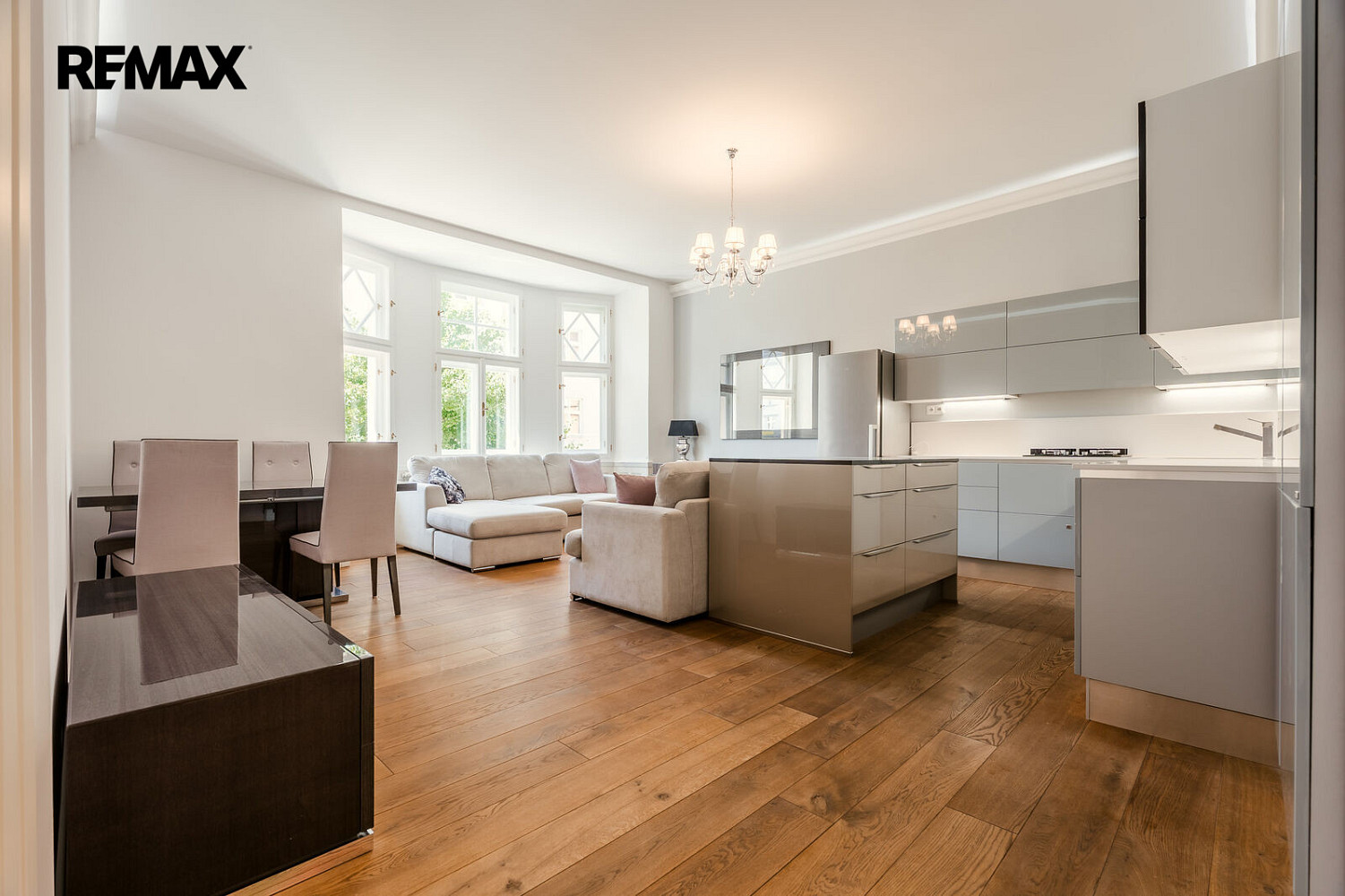 Pronájem bytu 4+kk 103 m² – fotografie 3