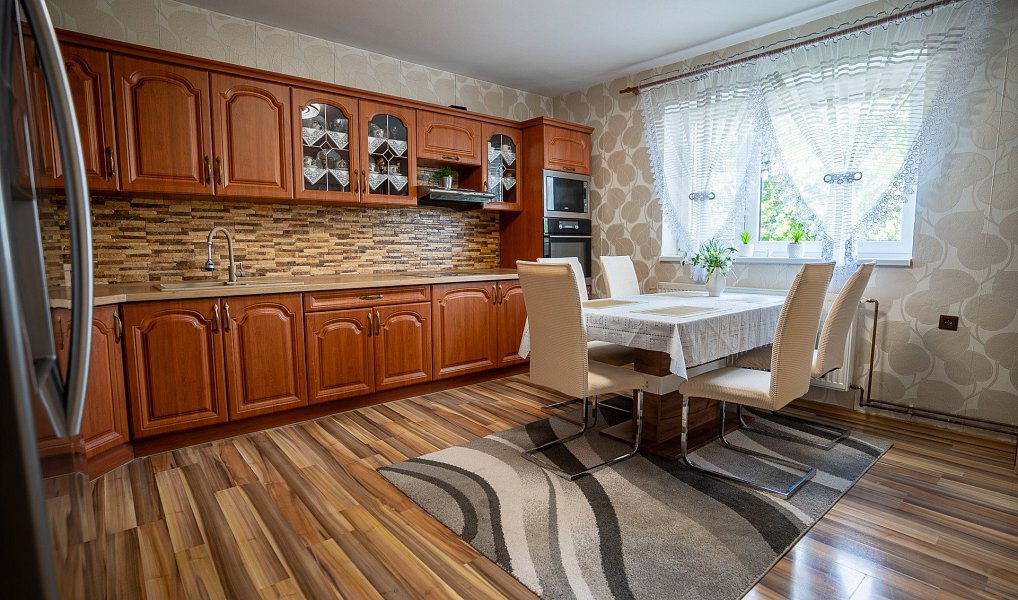 Prodej domu 180 m² s pozemkem 809 m², Hrochův Týnec – náhled fotky 2