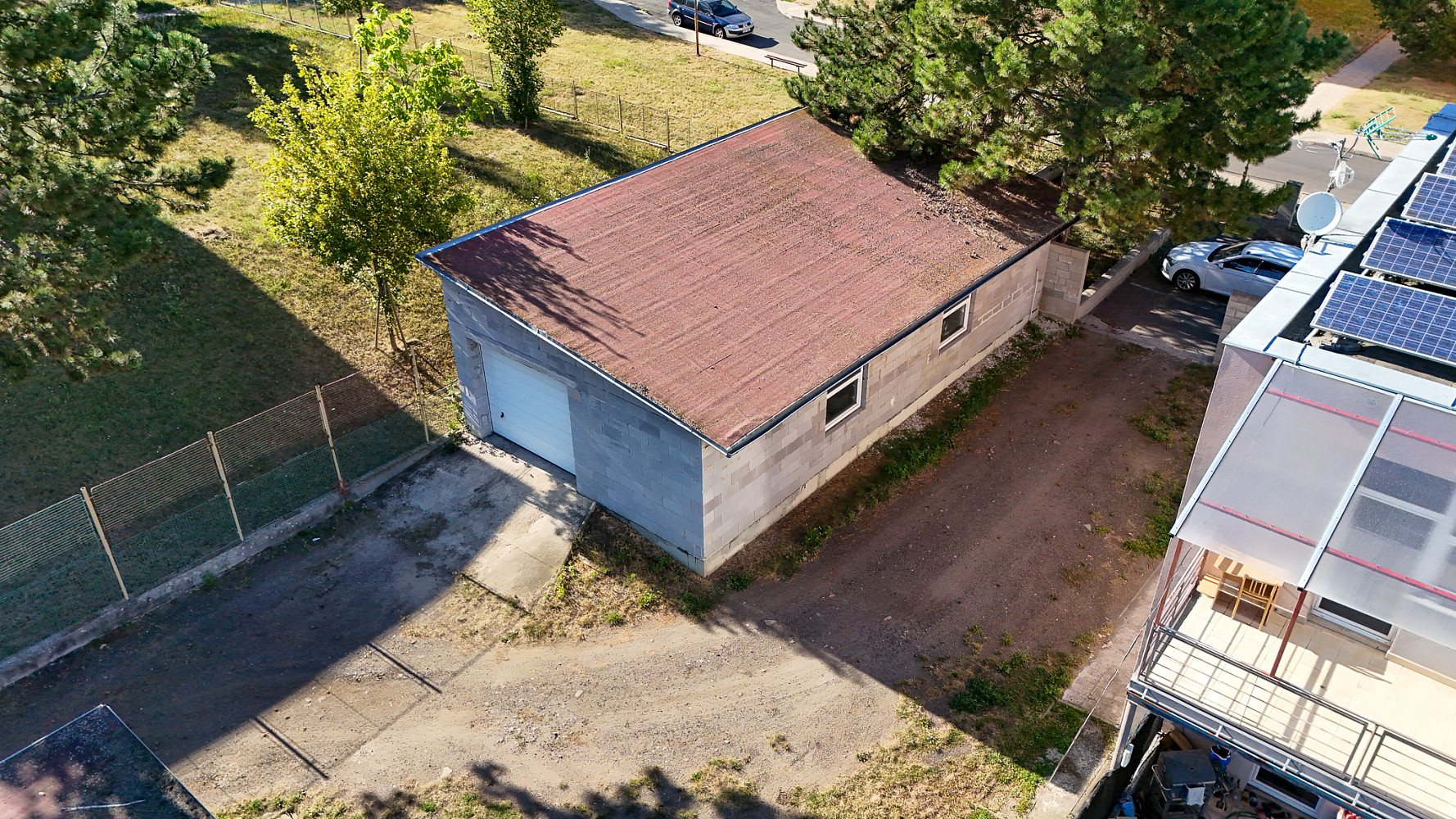 Pronájem velké garáže 96m2 v Bílině za Chlumem