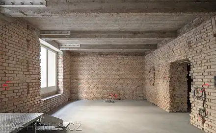 Pronájem obchodních prostor 82 m²
