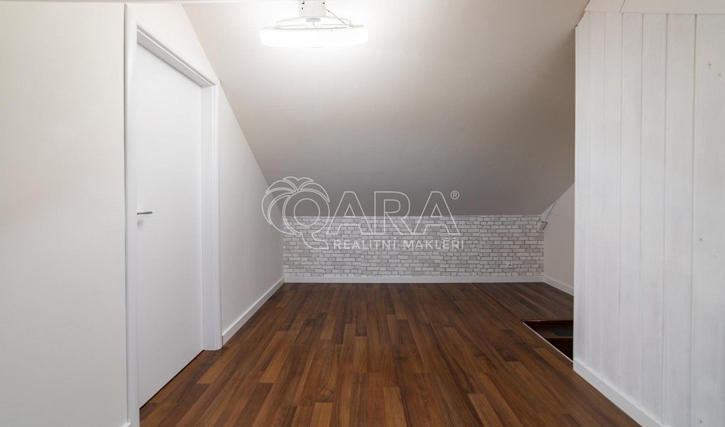 Prodej bytu 5+kk 117 m², Holubice – náhled fotky 20