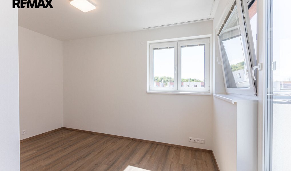 Pronájem domu 107 m² s pozemkem 124 m², Praha – náhled fotky 18