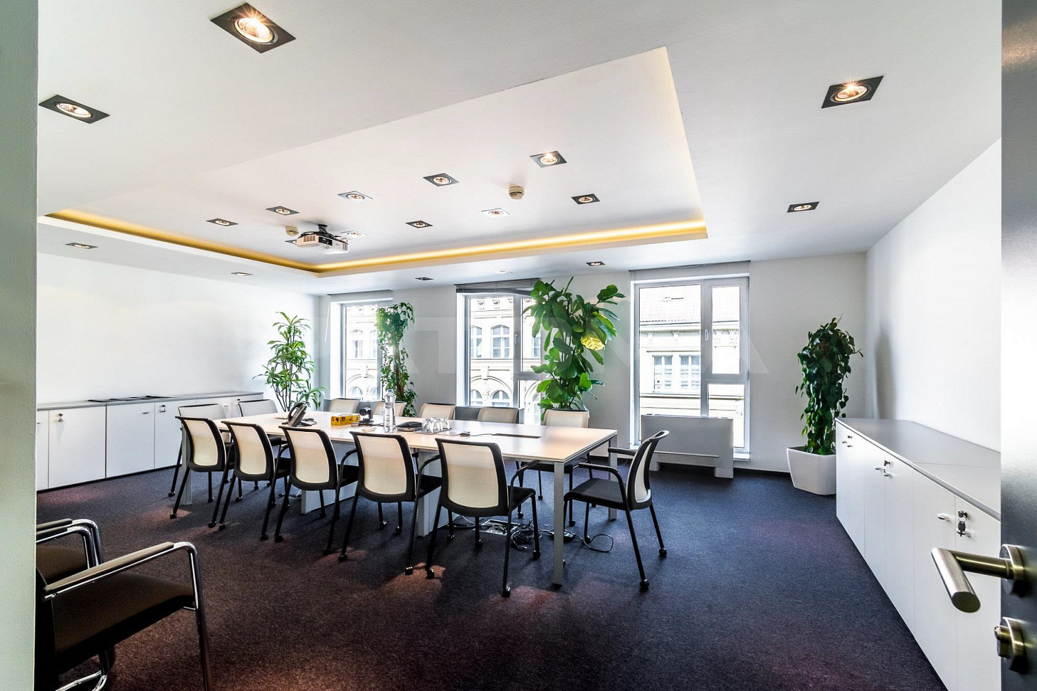 Pronájem kanceláře 215 m² – pohled 4