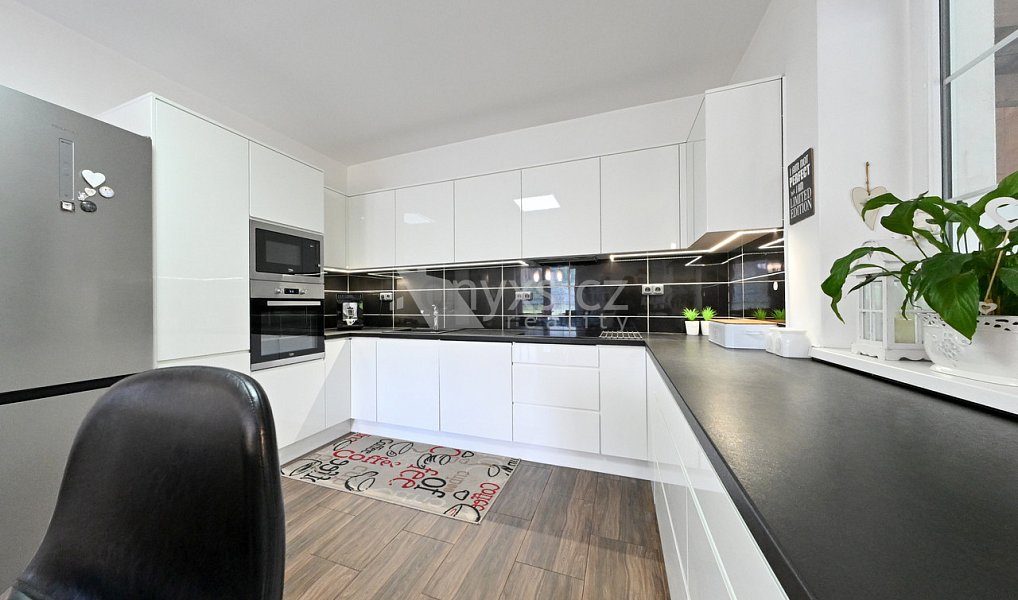 Prodej domu 183 m² s pozemkem 2 301 m², Komorní Lhotka – náhled fotky 15