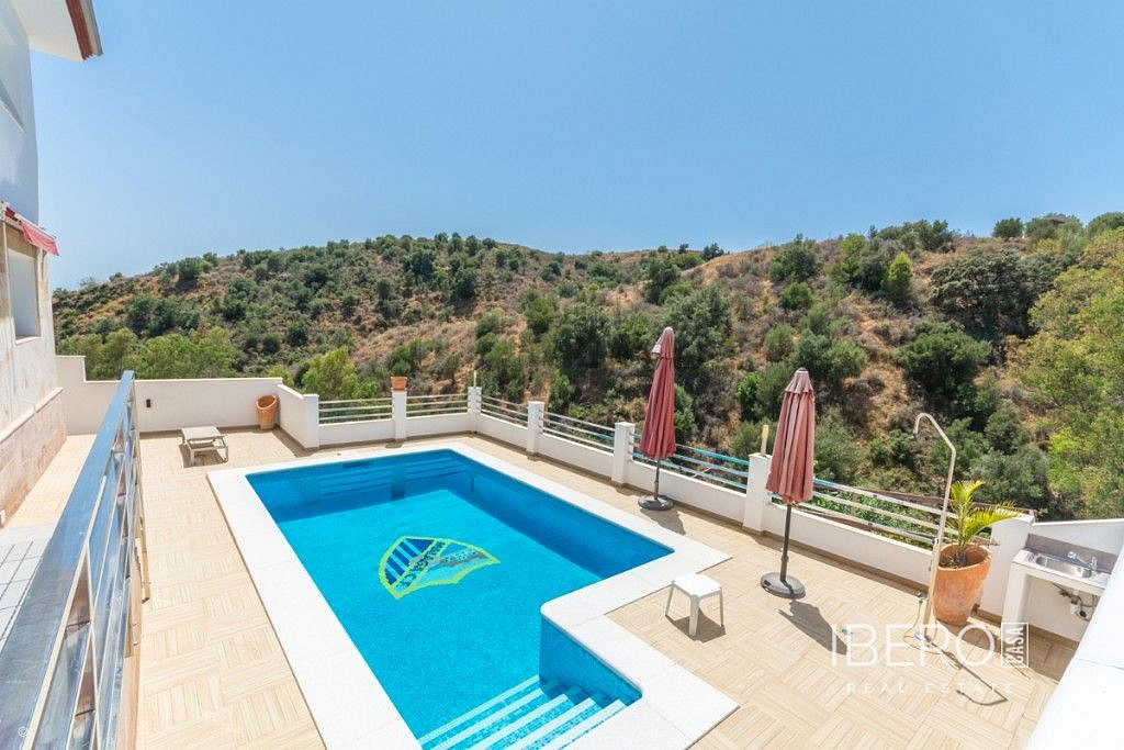 Prodej domu 363 m² s pozemkem 915 m²