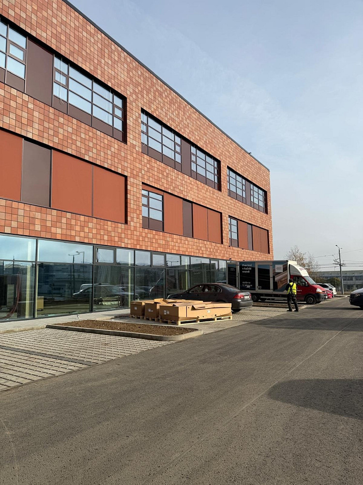 Pronájem obchodních prostor 557 m² – fotografie 4