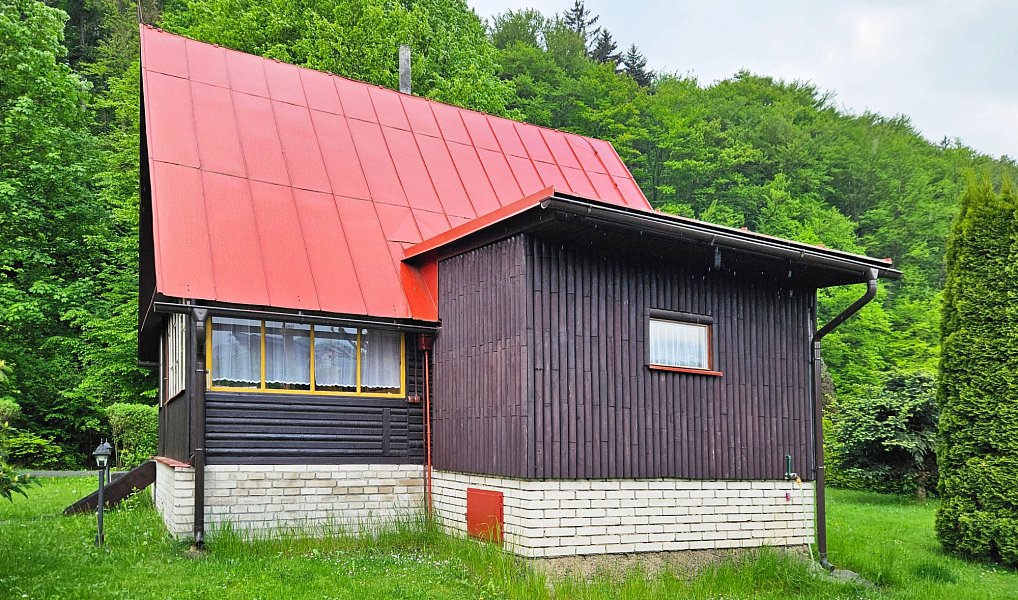 Chata 50 m2 s pozemkem 605 m2 v Rožnově pod Radhoštěm pěšky do centra, u sportovního areálu, Rožnov pod Radhoštěm – náhled fotky 7