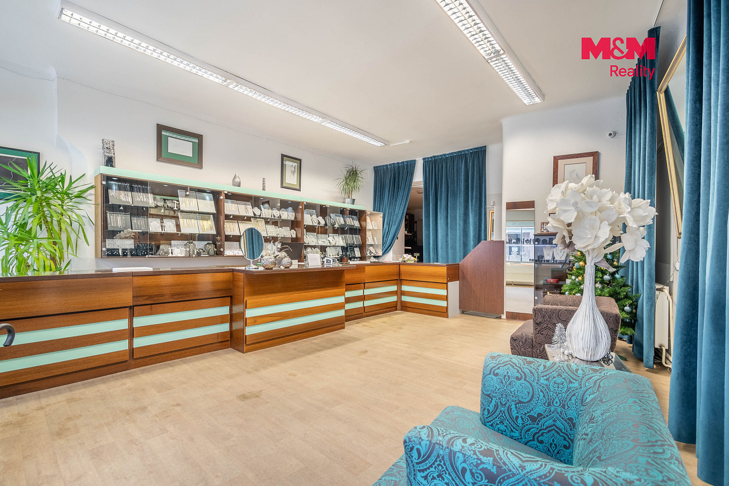 Prodej nájemního domu, činžáku 1 143 m² – fotografie 2