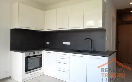 Pronájem bytu 1+1 38 m², Pod Zámečkem, Hradec Králové - Třebeš