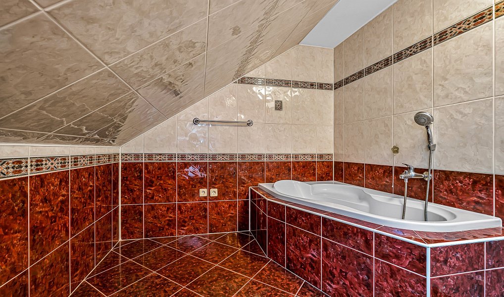 Prodej domu 850 m² s pozemkem 1 600 m², Nový Bor – náhled fotky 30