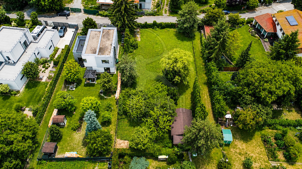 Prodej stavebního pozemku 990 m² – fotografie 3