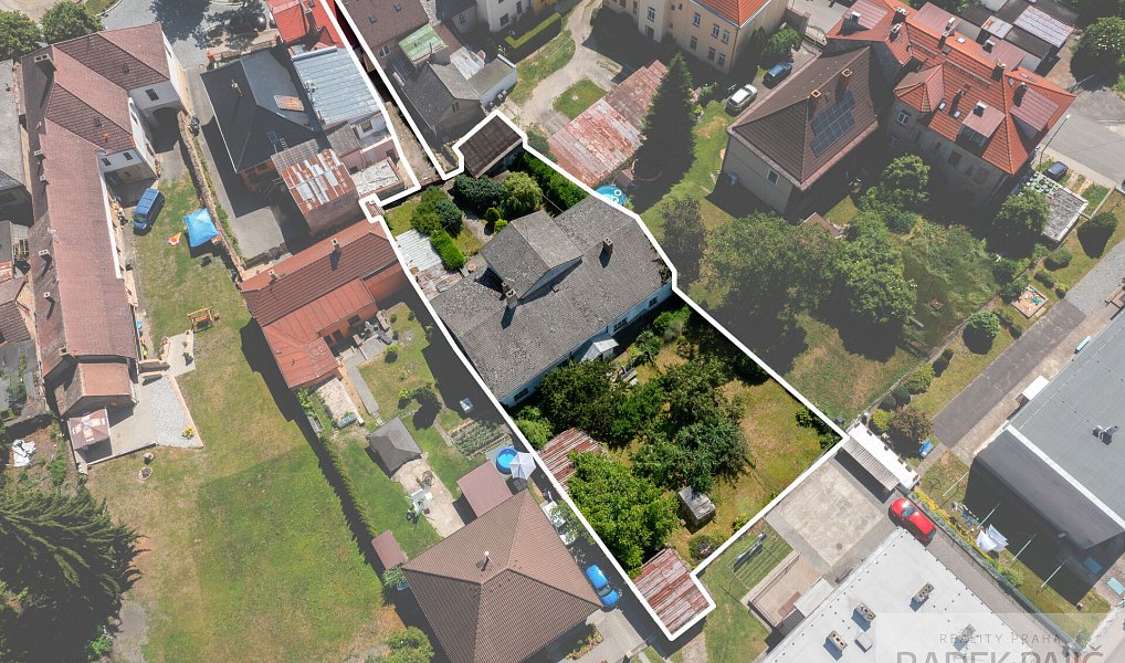 Prodej domu 218 m² s pozemkem 1 274 m², Dobrovice – náhled fotky 2