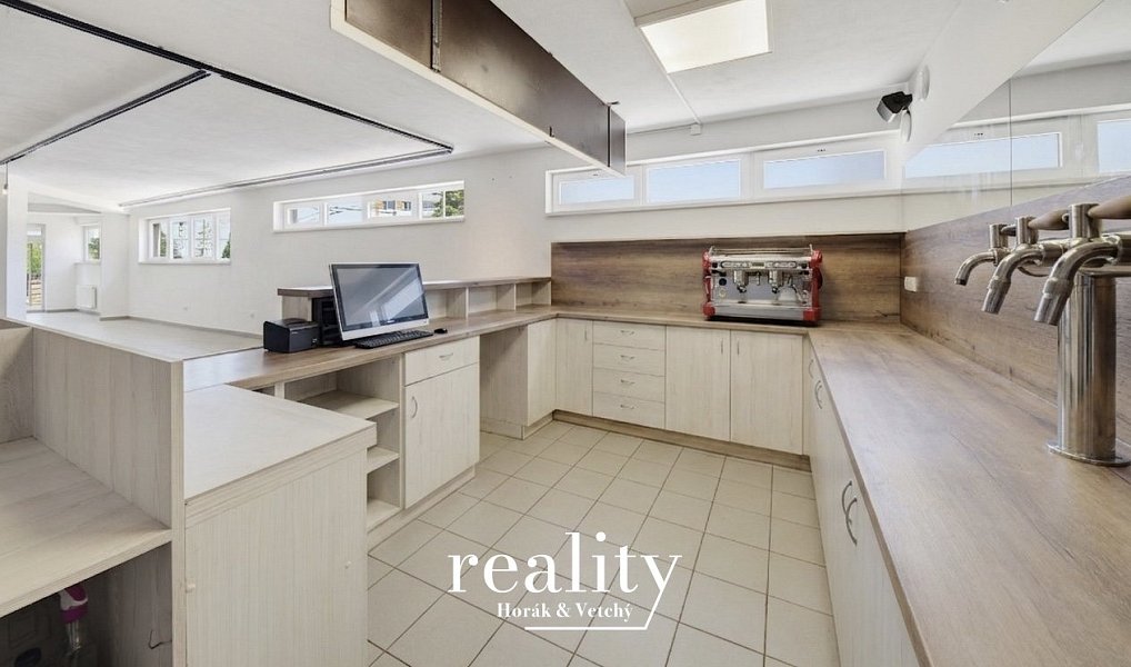 Prodej obchodních prostor 234 m², Jihlava – náhled fotky 4