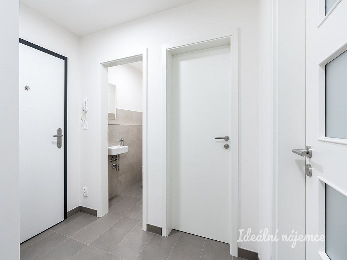 Pronájem bytu 3+kk 64 m² – fotografie 3