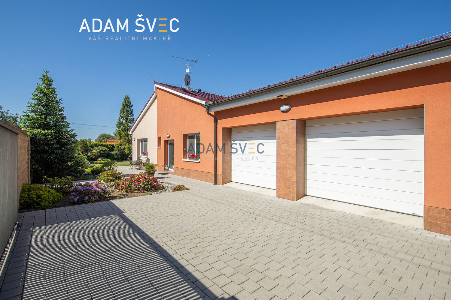 Prodej domu 359 m² s pozemkem 2 576 m²
