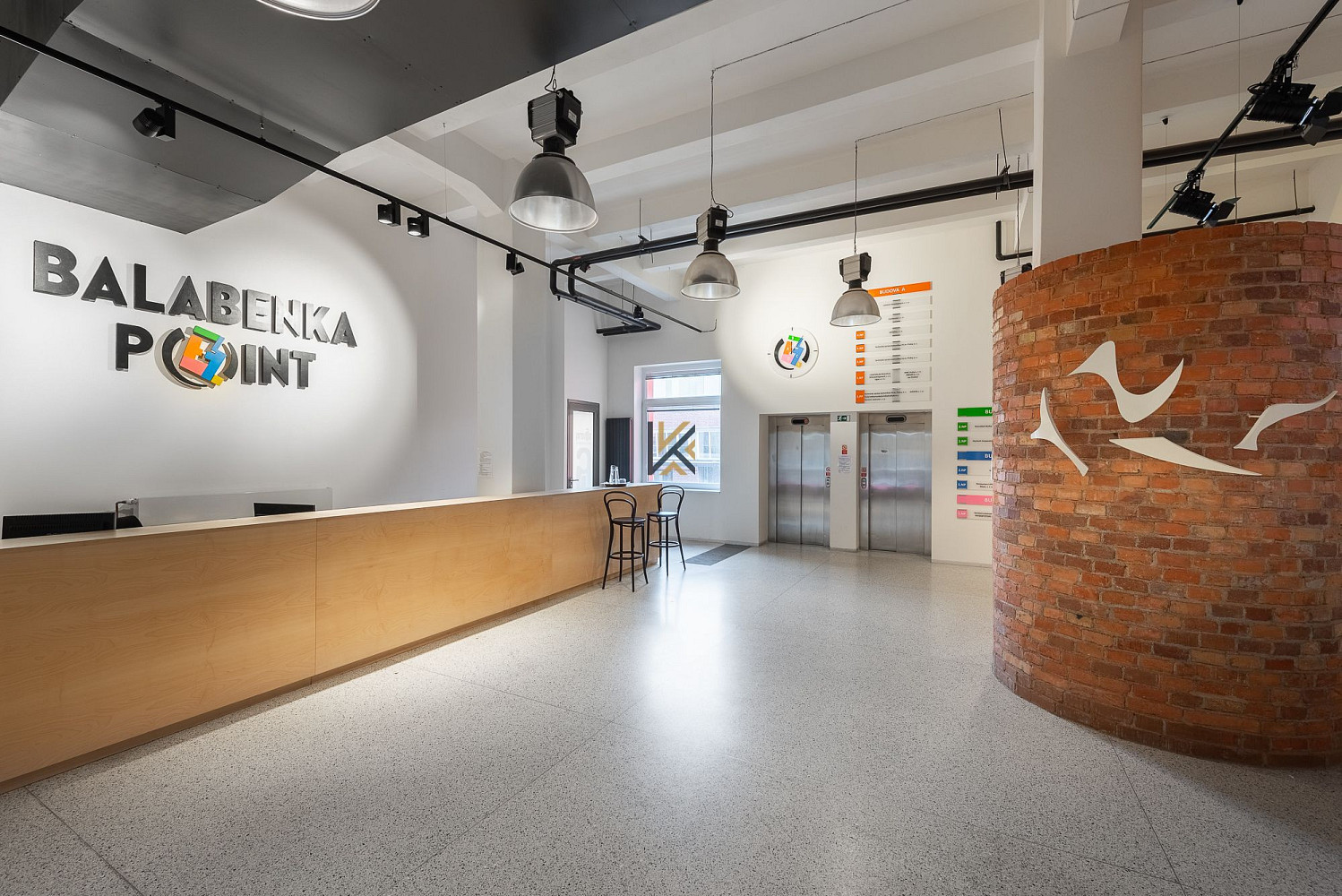 Pronájem kanceláře 714 m²