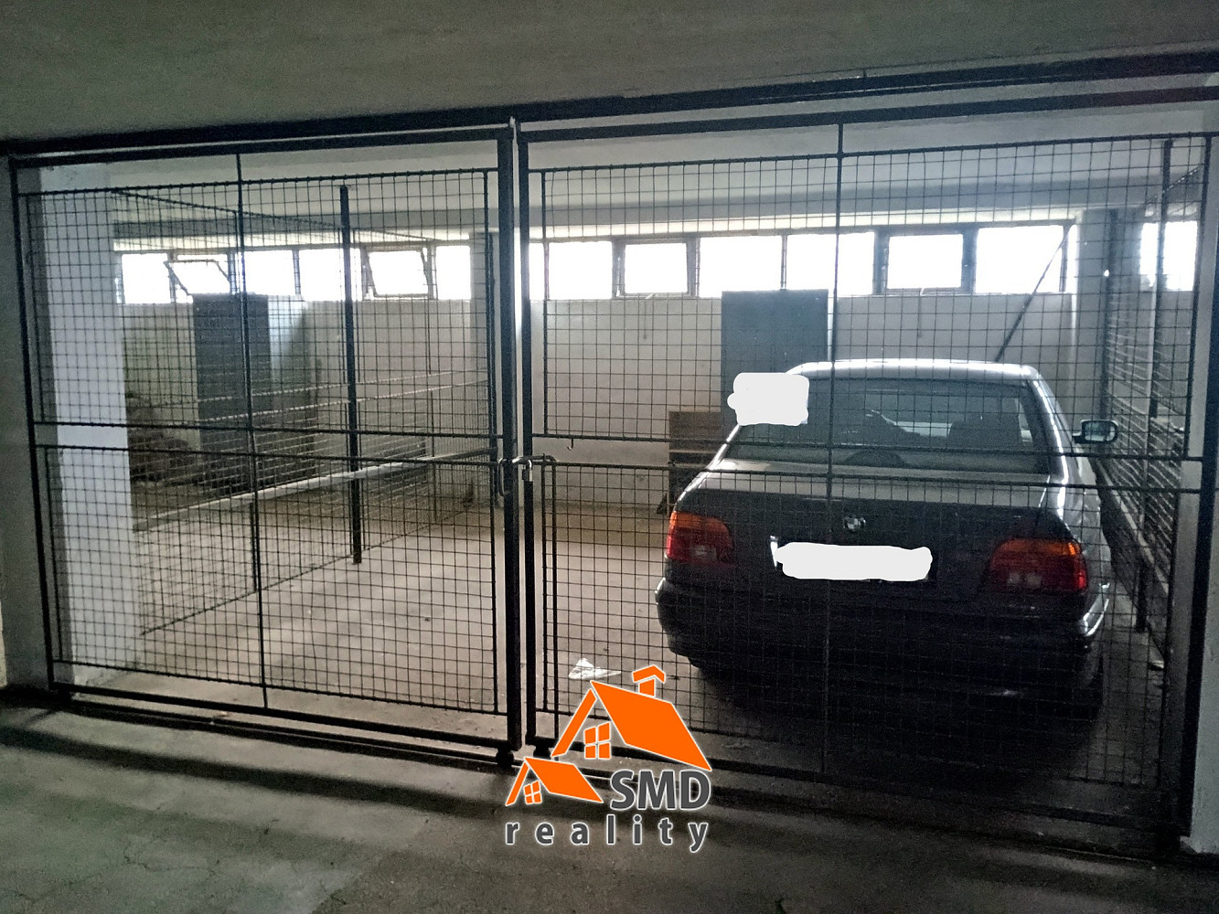 Pronájem garážového stání 12,5 m2, brno - lesná